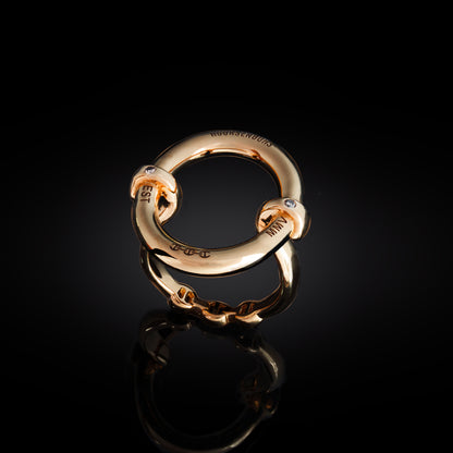 OVAAL WITH DIAMOND HITS