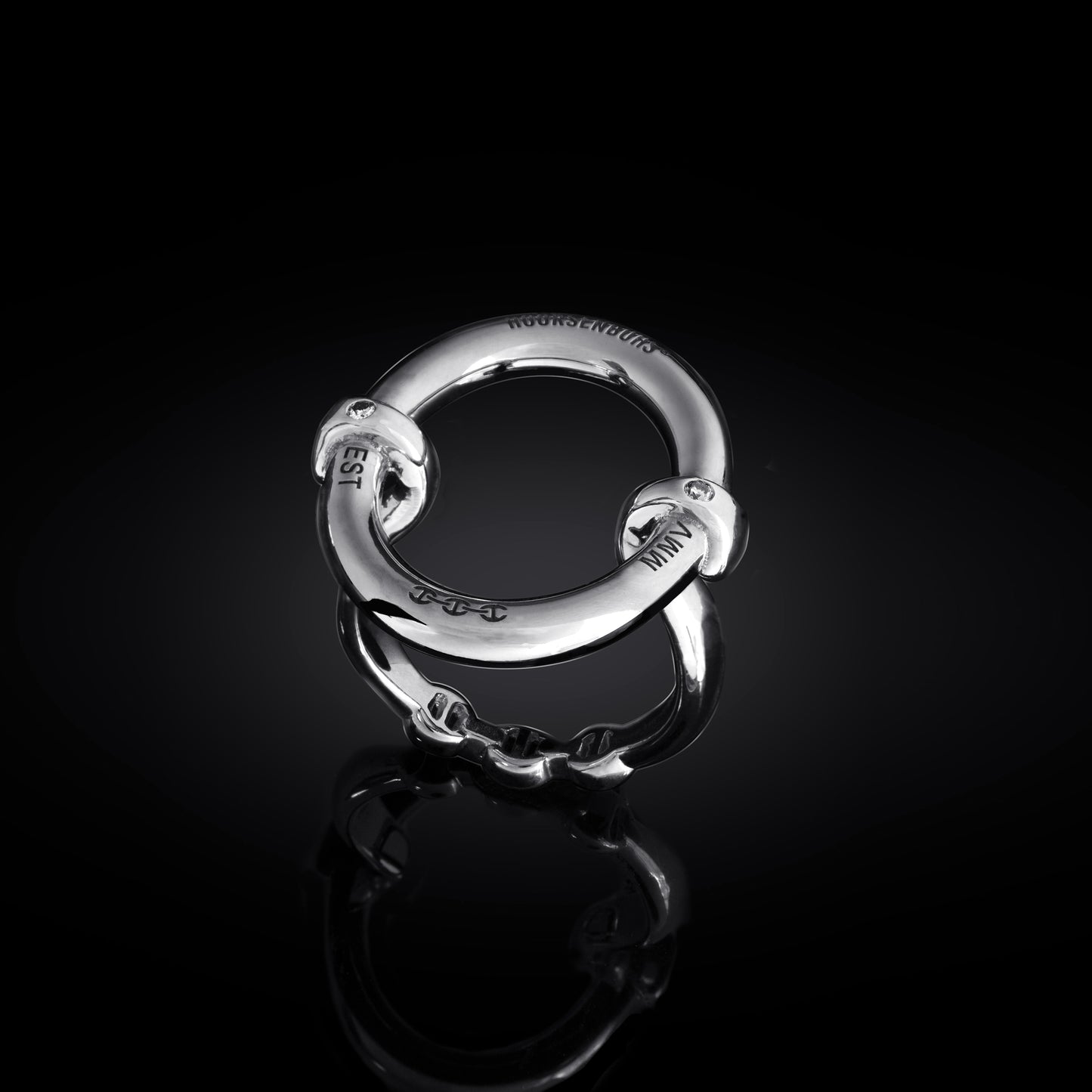 OVAAL WITH DIAMOND HITS