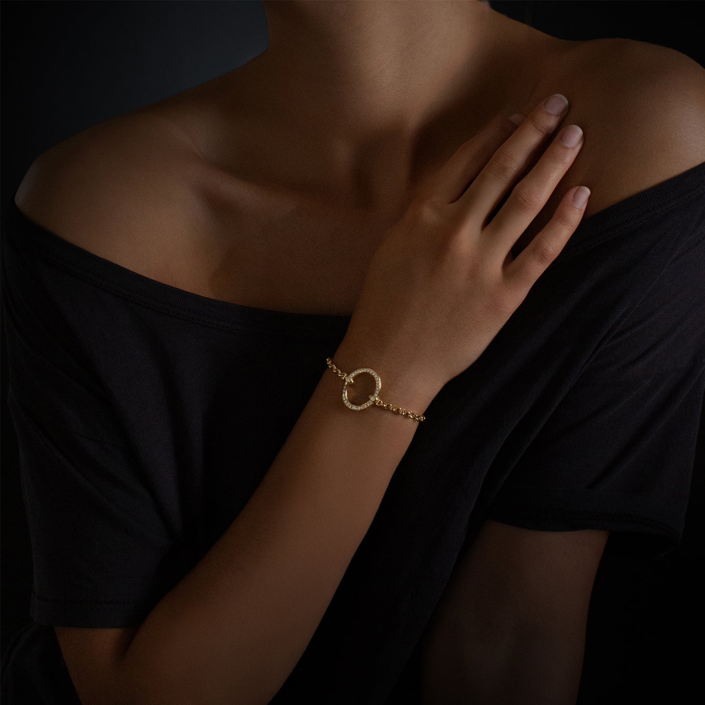 LARGE OVAAL BRACELET WITH DIAMONDS